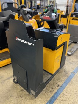 Jungheinrich Schlepper EZS 130