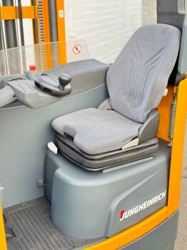 Jungheinrich Schubmaststapler ETV 216
