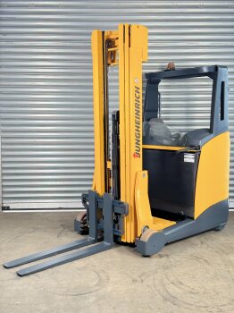 Jungheinrich Schubmaststapler ETV 216
