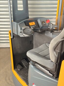 Jungheinrich Schubmaststapler ETV 110