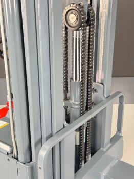 Hochhubwagen - Neu - 2t- 4.8m Hub - Triplex - Lithium wartungsfrei - robust -sofort verfügbar