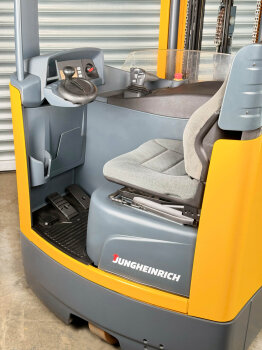 Jungheinrich Schubmaststapler ETV 214