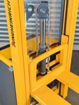 Jungheinrich Hochhubwagen EJC 214