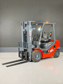 Heli Diesel 2,5t Stapler KUBOTA - 4,6m Hub Triplex -...