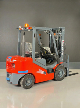 Heli Diesel 2,5t Stapler KUBOTA - 4,7m Hub Triplex - Garantie