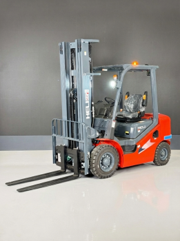 Heli Diesel 2,5t Stapler KUBOTA - 5,4m Hub Triplex -...