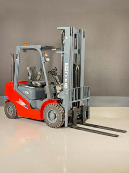 Heli Diesel 3,5t Stapler KUBOTA - 5,4m Hub Triplex -...