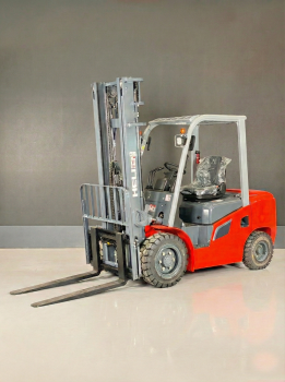 Heli Diesel 2,5t Stapler KUBOTA - 5,4m Hub Triplex -...