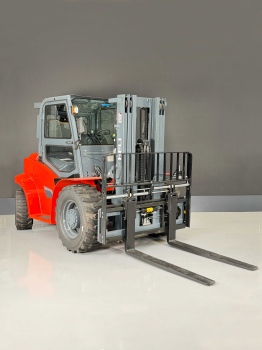 Heli Gelände 3,5t Stapler KUBOTA - 4,7m Hub Triplex - Garantie