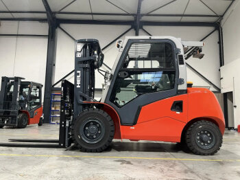 Heli Diesel 5t Stapler KUBOTA - 4,7m Hub Triplex - Garantie