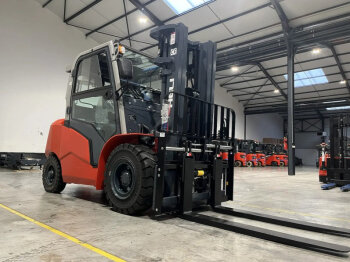 Heli Diesel 5t Stapler KUBOTA - 4,7m Hub Triplex - Garantie