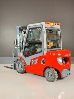 Heli Diesel 2,5t Stapler KUBOTA 4,7m Hub Triplex - Garantie