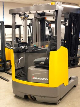 Jungheinrich Schubmaststapler ETV 110